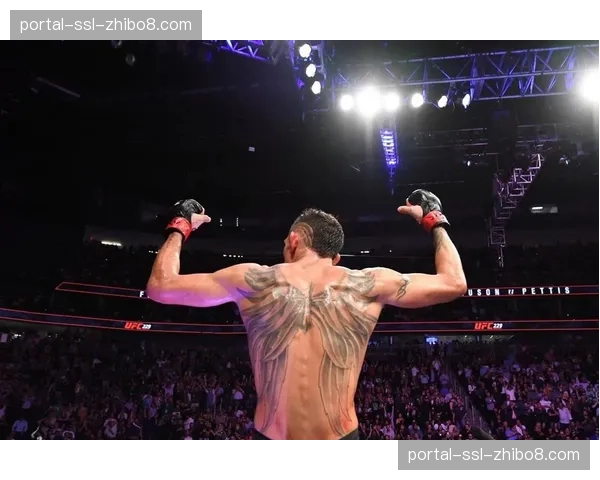 “夜魔”弗格森进入拳击赛场,跨界对战网红拳手 “夜魔”弗格森进入拳击赛场,跨界对战网红拳手